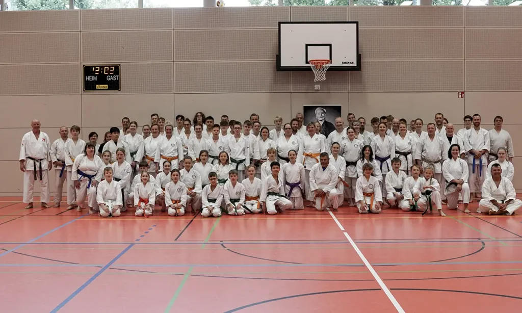 Der perfekte Lehrgang? 11 grupenbild cw25e Traditionelles Karate Strausberg e.V.
