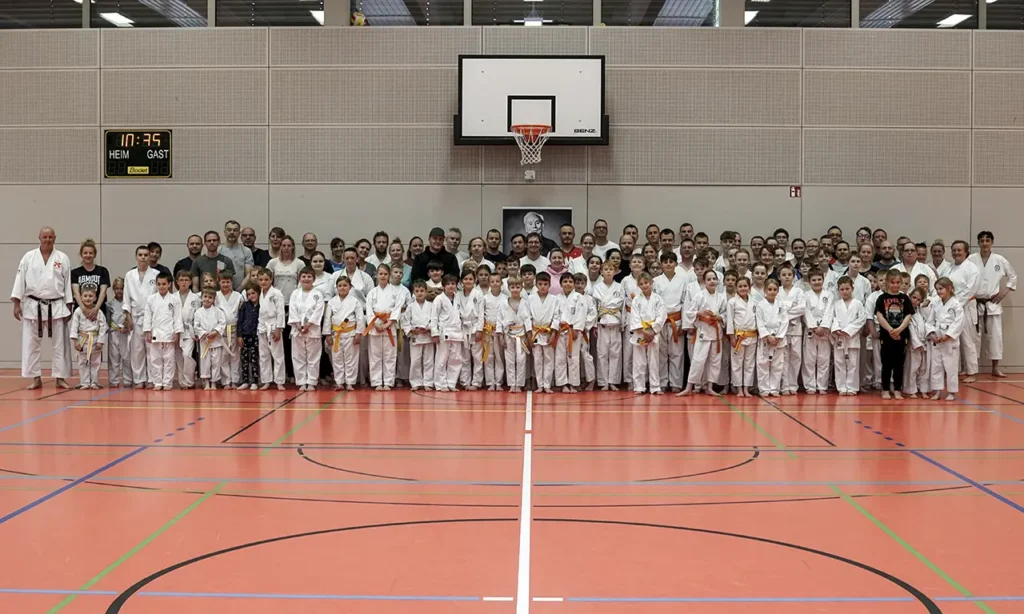 Der perfekte Lehrgang? 10 grupenbild cw25k Traditionelles Karate Strausberg e.V.